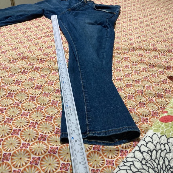 Lucky Brand 410 Athletic Straight Fit in Caprea | Size 34/31 | Some Flaws - Picture 6 of 16